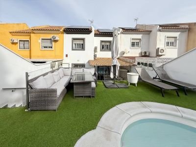 Casa adosada con piscina privada en Malaga