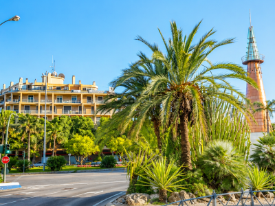 ¡REBAJADO! Amplia y luminosa oficina o apartamento, a pocos pasos del mar, en la zona del Palacio de Congresos Marbella
