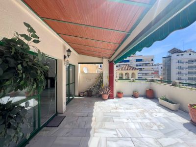Espectacular y amplio apartamento ático con muchas posibilidades a unos metros de la playa en pleno corazón de Marbella