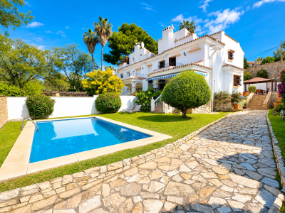 Fantástica casa pareada con muchas posibilidades en pleno valle del golf, en Nueva Andalucía, Marbella