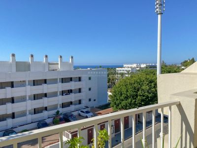 Fantástico ático dúplex a sólo unos pasos del Hotel Puente Romano en la Milla de Oro de Marbella