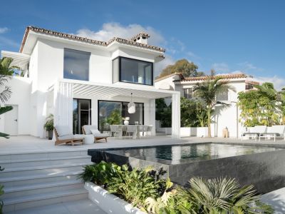 Preciosa villa moderna en el corazón de Nueva Andalucía con vistas al mar y a La Concha, Marbella