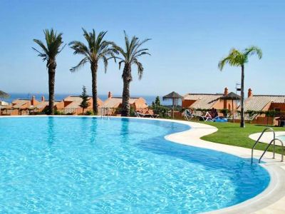 Fantástico apartamento para alquiler totalmente reformado y fantásticas vistas al mar en Elviria, Marbella Este