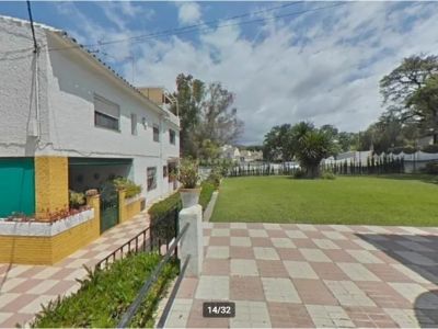 Price drop! Apartment to renovate in Las Chapas, Marbella East