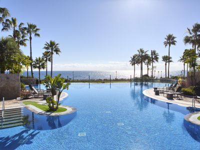 Magnífico apartamento en exclusiva urbanización frente al mar en Mar Azul, Nueva Milla de Oro, Estepona