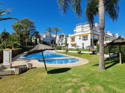 Exclusive luxury beachside townhouse in Marbellamar, Marbella's Golden Mile