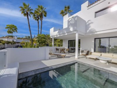 Fantástico apartamento dúplex nueva a estrenar y con piscina privada en El Paraíso, Estepona