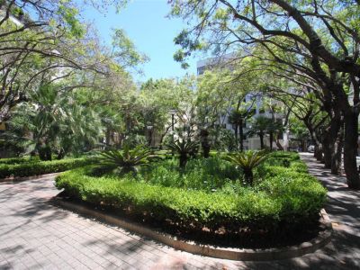 Amplio apartamento y excelente oportunidad para reformar en Marbella Centro