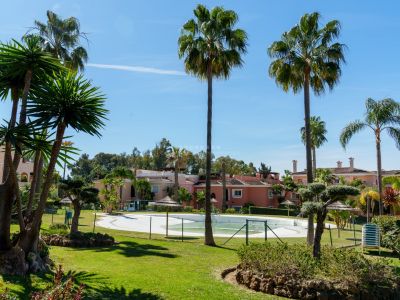 Luxury ground-floor apartment a few meters from the beach in the Park Beach, New Golden Mile, Estepona