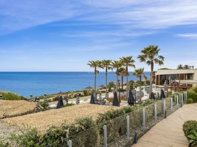 Luxury beachfront apartment with a private garden at The Edge, Estepona