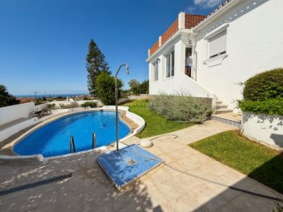 Villa Independiente en Entorno Tranquilo con Espectaculares Vistas al Mar – Benalmádena