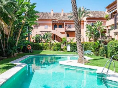 Precioso y amplio apartamento con jardín privado en Lomas de Marbella Club, Milla de Oro Marbella