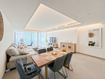 Frente al Mar, Dentro del Sueño: Lujo Moderno en Estepona