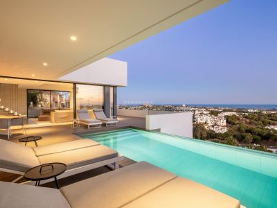 Spectacular modern villa with amazing views in El Herrojo, Benahavis