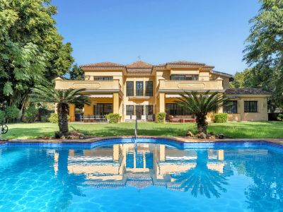 Exquisita villa junto a la playa en la exclusiva zona de Casasola, Estepona