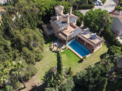 Fantástica villa con gran potencial en Elviria, Marbella Este