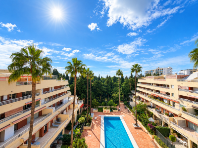 Exclusivo Ático de 4 Dormitorios con Solárium Privado y Piscina en Parque Marbella, Marbella Centro