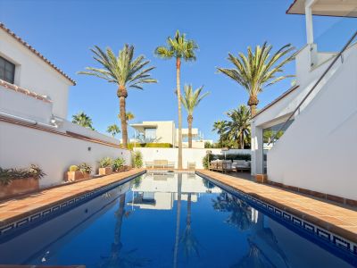 Villa de lujo a pocos pasos del mar junto a las Dunas de Marbella