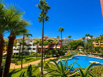 Fantástico ático dúplex a unos metros de la playa y bonitas vistas en El Infantado, Milla de Oro de Marbella