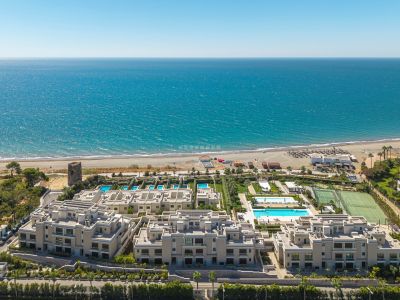 Lujoso apartamento en primera línea de mar en Velaya, Estepona Este