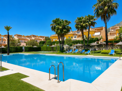 Encantadora casa adosada en el complejo Corona de Nagüeles, en la Milla de Oro de Marbella.