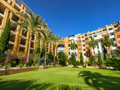 Elegant seasonal rental apartment next to the sea in San Pedro Playa, Marbella
