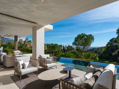 Espectacular villa en primera línea de golf y espectaculares vistas en La Quinta, Benahavis