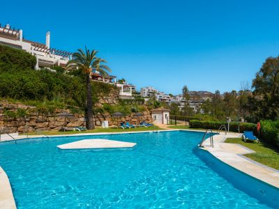 Apartamento de tres dormitorios bellamente renovado en Palacete Los Belvederes, Nueva Andalucía, Marbella