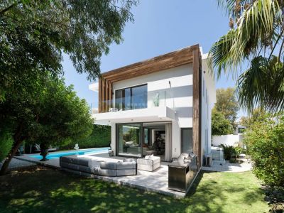 Lujosa villa de estilo moderno en La Arboleda, Estepona Este