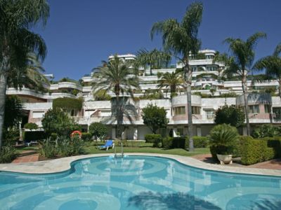 Estupendo apartamento con increíbles vistas al mar en pleno corazón de Puerto Banús, Marbella