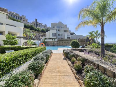 Espectacular ático dúplex en primera línea de golf en Tee 5, Los Flamingos, Benahavis