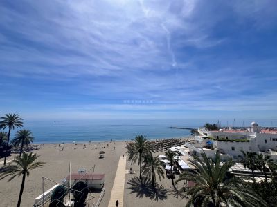Espectacular apartamento en primera línea de playa con impresionantes vistas frontales al mar en Marbella Centro