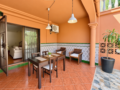 Bonita casa adosada de tres plantas en Urb. Lomas Bellas, La Cañada, Marbella
