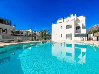 Espectacular ático con fantásticas vistas al mar situado en la exclusiva urbanización en La Cañada Homes, Marbella