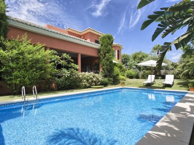 Impressive villa for rent in an unbeatable location in Altos de Puente Romano, Marbella's Golden Mile