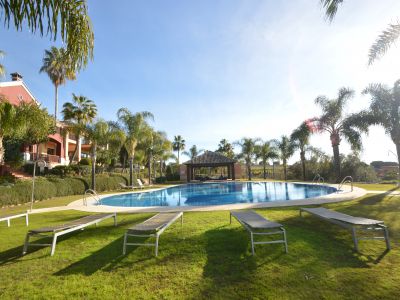 BAJADA DE PRECIO! Fantástica villa ahora con un precio reducido de 1.300.000€ a 980.000€ situado en la Milla de Oro de Marbella