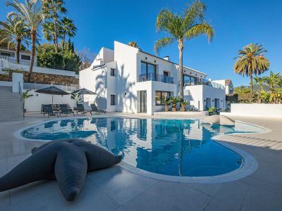 Completely renovated villa with a lot of privacy in Las Brisas with spectacular views to the mountain La Concha.