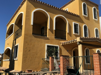 CHALET INDEPENDIENTE CON PISCINA ,OPORTUNIDAD !!!!!