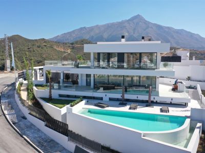 Impressive brand new and fully furnished luxury villa in Nueva Andalucía.