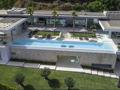 Parcela urbana de 3640 m2 cercana a Sierra Blanca en plena Milla de Oro de Marbella con proyecto básico para construir 3 villas de lujo
