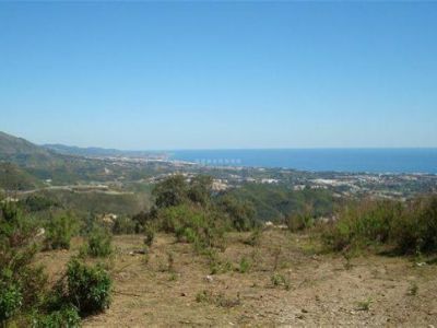 Estupenda parcela con fantásticas vistas al mar y montaña en Monte Mayor Alto, Benahavís.