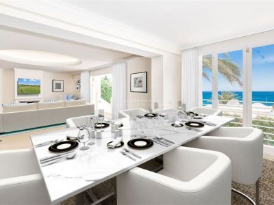Exclusivo y único apartamento en primera línea completamente renovado, ubicado en la Milla de Oro de Marbella