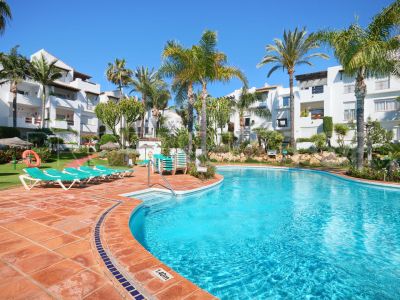 Apartamento duplex a pocos pasos de playa en The New Golden Mile, Estepona