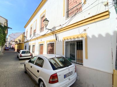 Unique Opportunity: Renovated Building 8 Minutes from Málaga's Historic Center