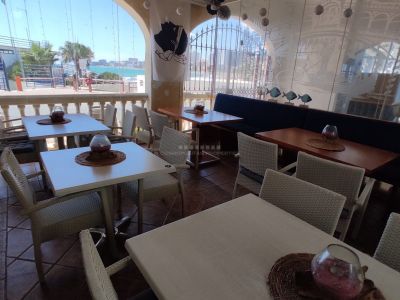 Restaurante en primera linea de la playa en Puerto Marina