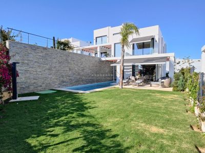 Luxurious semi-detached villa in Calahonda