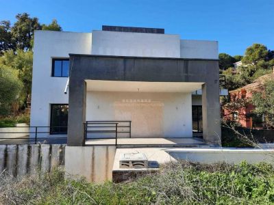 Chalet independiente en venta de 257 m² en la zona residencial de Elviria en Marbella.