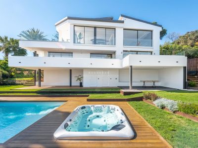 Villa-chalet con maravillosas vistas al mar en Carib Playa (Marbella-Este)