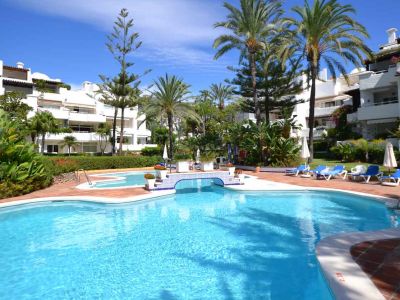Estupendo piso junto a la playa en Alhambra del Mar, Milla de Oro de Marbella