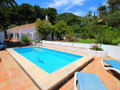 Beautiful Villa with panoramic sea views, located in La Noria a short distance from Mijas Pueblo with great potential for investors !!!!